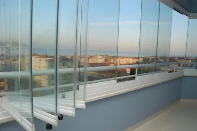 Folding glass system SkyFold for a completely open terrace, installed by Limoncello Pergola